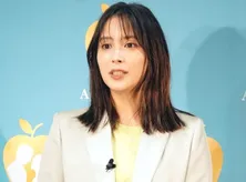 「一緒に掃除したい!」広瀬アリス“佐弥子”のお茶目なお掃除姿に「楽しそう~」と反響の声<マイ・セカンド・アオハル>