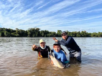 鈴木拓「もう俺以外の誰にも釣られるなよ」ブラジル・アマゾン川で念願のツクナレを釣り上げ男泣き