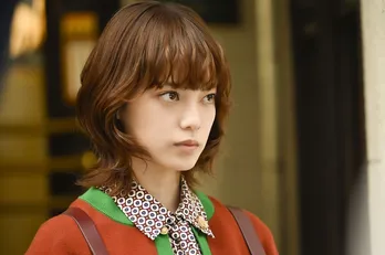 平手友梨奈“杏”、戸塚純貴“木原”の裁判員裁判へ…強盗致死事件の裏に隠された真実を探る＜うちの弁護士は手がかかる＞