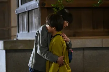 前田拳太郎“ヤマト”、柏木悠“カケル”の腕を引き寄せ抱きしめる「ずるい…ずるいよ」<君には届かない。>