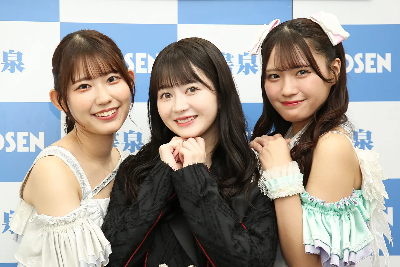 「ずぶ濡れSKE48 Team KII」発売記念イベントに参加したSKE48の青木莉樺、江籠裕奈、中野愛理(写真左から)