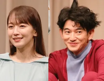 メガネ姿の吉岡里帆“廻”と永山瑛太“翔”の和気あいあいオフショットに「かわいい」の声＜時をかけるな、恋人たち＞