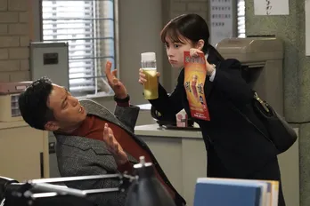 橋本環奈“円”が何度もびしょ濡れに…　相次ぐ不幸で泣く姿に「かわいそかわいい」の声＜トクメイ！警視庁特別会計係＞