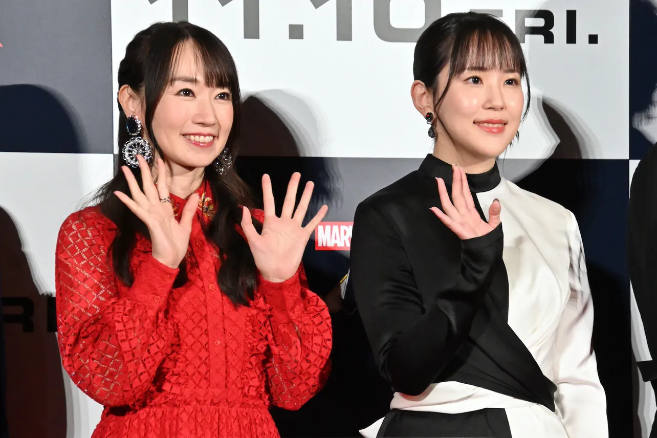 日本語吹き替え版のキャプテン・マーベル役の水樹奈々とモニカ・ランボー役の村中知