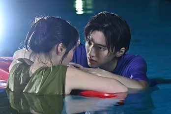 <マイハル>世界トレンド1位 道枝駿佑“拓”&広瀬アリス“佐弥子”の美しすぎるびしょ濡れプールキスに視聴者悲鳴