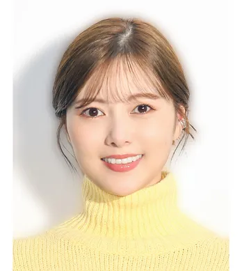 白石麻衣、指まで色白な圧倒的な美貌…透明感抜群の美肌輝く姿に「美しすぎ」「指が綺麗!」と大反響