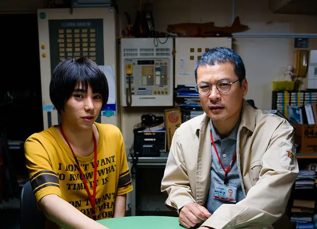 「デッドストック―」で主演を務める村上虹郎(左)