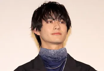 前田拳太郎“ヤマト”が柏木悠“カケル”の頬をつまむ姿に「画面割れる」「上目遣いあざとい」の声<君には届かない。>