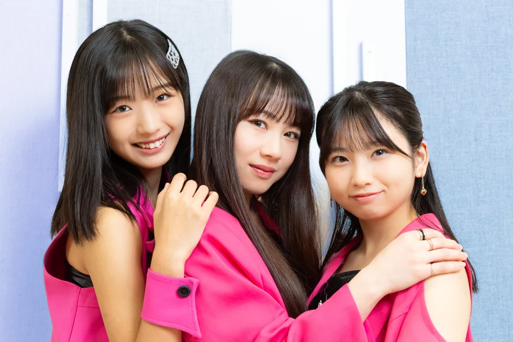 モーニング娘。'23の弓桁朱琴、石田亜佑美、井上春華(左から)