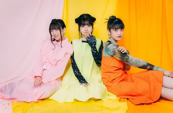 「長女・次女をほったらかしにしてはいけない」礒部花凜・船戸ゆり絵・小泉萌香“アミュボ三姉妹”の関係性とユニット1stミニアルバムに込めた想い