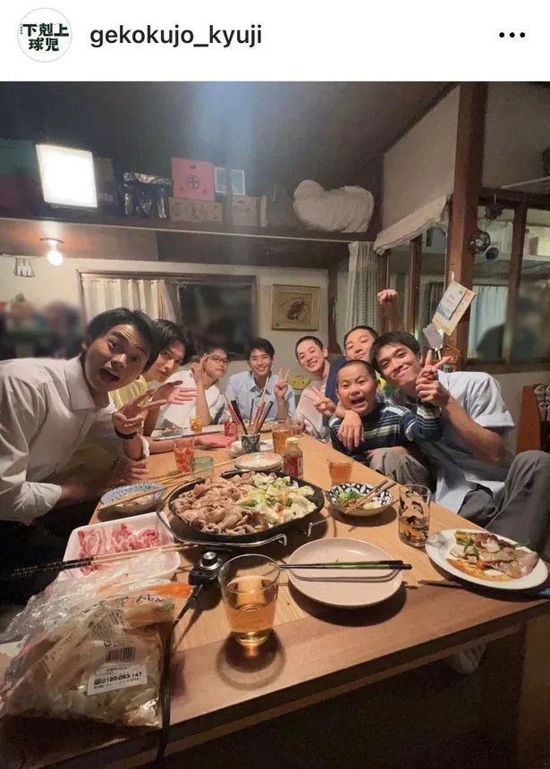 【写真】鈴木亮平”南雲先生”宅に押しかけた野球部の笑顔が最高な集合ショット