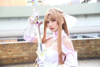 コスプレイヤー・紗愛「SAO」アスナのコスプレ披露「武器の造形と前髪の仕上がり具合を見てほしい」<池ハロ2023>