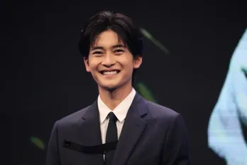 高橋文哉“岳”、細田善彦“布袋”の太刀魚を試食する姿に「2人で皿持っているのかわいい」と反響＜フェルマーの料理＞