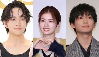 高橋文哉・小芝風花・板垣李光人ら仲良しピースショットに「休み時間最高です」の声＜フェルマーの料理＞