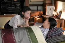 <明日のブギウギ>趣里“スズ子”、大阪へ戻り病床の水川あさみ“ツヤ”と再会する