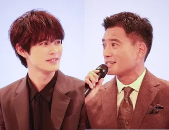 クレープを持つ前田拳太郎“月村刑事”&徳重聡“中西刑事”の笑顔2ショットに「とろけた」の声<トクメイ!警視庁特別会計係>