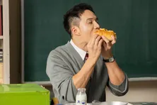 <おいしい給食 season3>教師たちの人間模様に進展が…市原隼人“甘利田”は愛する“カリカリちゃん”に心酔