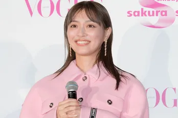 内田理央、桜色コーデで登場　町田啓太はファッションを選ぶときの考え明かす