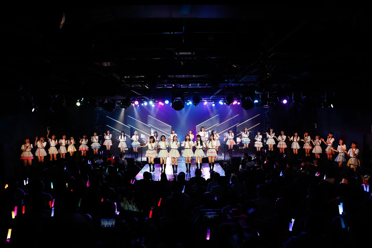 HKT48「12周年記念特別公演」でバケツを使った新曲ダンス