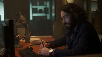 “儀式殺人”を警察に主張するアーロン・ディアス“カサソラ”…その熱意が裏目に出る<プレイ・フォー・ブラッド>