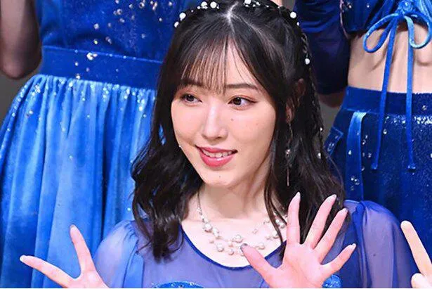 モー娘・譜久村聖「皆が大好きです！」卒業後の白ドレス姿でメンバーに