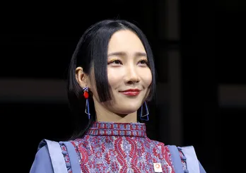 ファーストサマーウイカ、“ミャクミャク”を意識した衣装で登場「私は派手好きなんで(笑)」