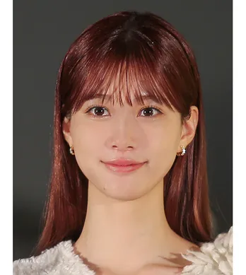 生見愛瑠がけん玉に挑戦する楽しそうな姿に「超絶かわいい」「天使か」の声<セクシー田中さん>