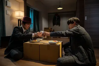 佐々木蔵之介“哲雄”と高橋恭平“恭一”が共に“最後の晩餐”を囲む「運命を決める一日が始まる――」＜マイホームヒーロー＞