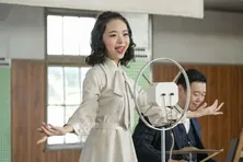 ＜明日のブギウギ＞趣里“スズ子”の元にファンだという水上恒司“学生”がやって来る