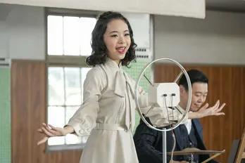 <明日のブギウギ>趣里“スズ子”の元にファンだという水上恒司“学生”がやって来る