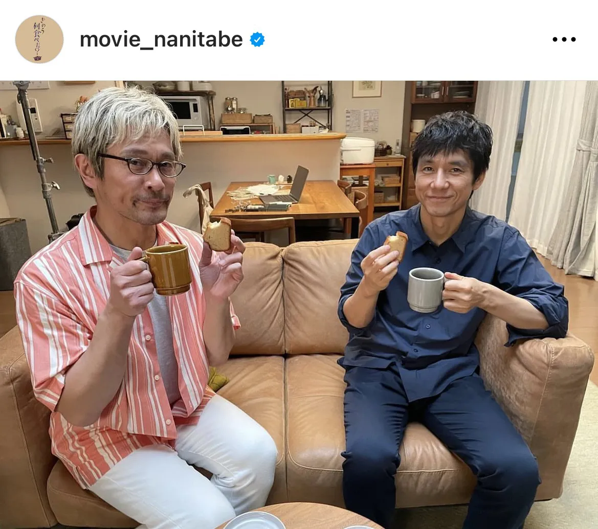 【写真】西島秀俊＆内野聖陽が2人でフィナンシェを食べるほっこりショット