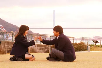 永野芽郁&山田裕貴、夕暮れ時の長崎水辺の森公園で指切り… 場面写真が初解禁<君ここ>