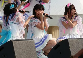 【TIF】虹コン、お披露目の地“SMILE GARDEN”で三角形を描く!