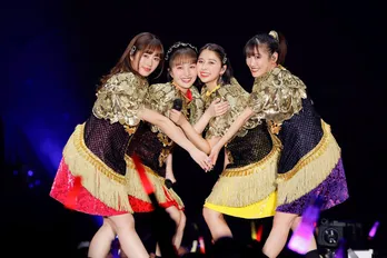 ももいろクローバーZ、毎冬恒例のクリスマスライブ開催 来春のライブ&アルバムをサプライズ発表