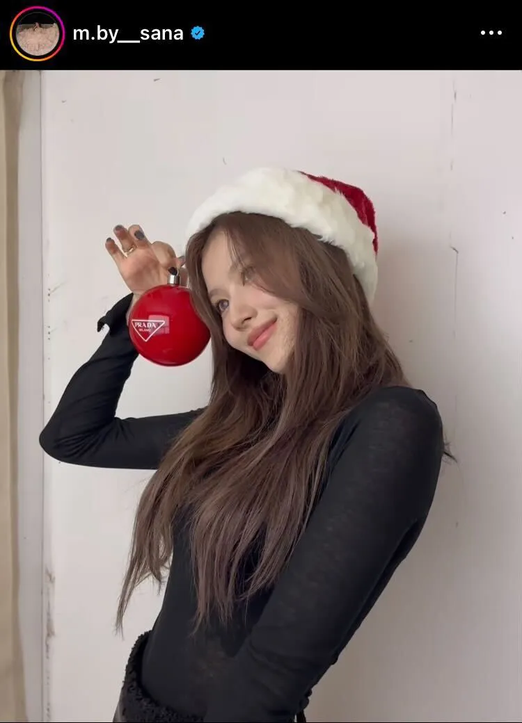 TWICE サナ クリスマス 画像・写真 TWICE・サナ、サンタの帽子を被りクリスマスをお祝い「百点