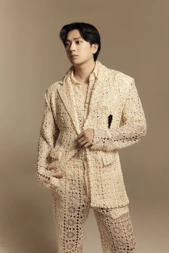 新田真剣佑、世界で活躍する俳優の現在地「役を理解した上で違うアプローチを試したり」<ワンダーハッチ>