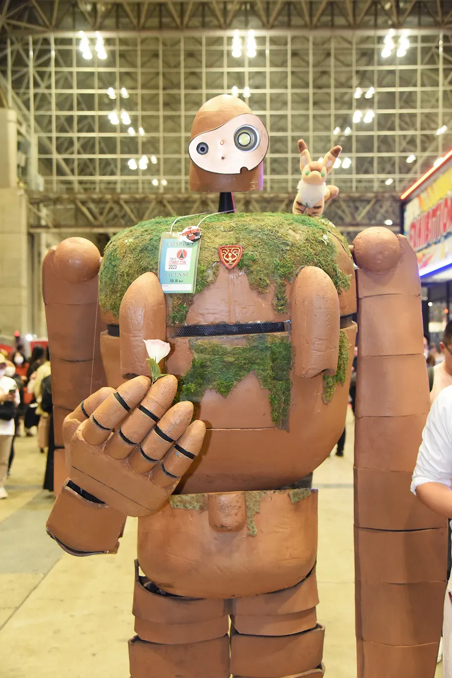 「天空の城ラピュタ」ロボット兵に扮するコスプレイヤー