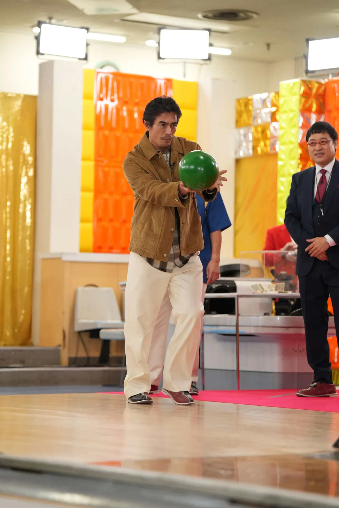 【写真】「元祖英語禁止ボウリング」の開幕を告げる始球式に、俳優の伊藤英明がまさかの登場