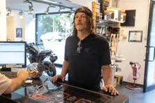 「ウォーキング・デッド」で大注目のノーマン・リーダス　“バイカー”としての意外な一面とともに、これまでの軌跡を辿る