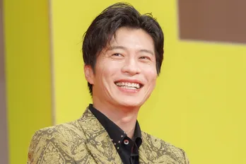 暑くて脱いじゃった…田中圭、冬ショットでも半袖の“はるたん”に「かわいさマシマシ」「存在が罪」<おっさんずラブ>