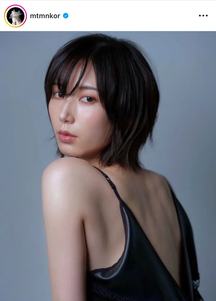 光宗薫の美しすぎる背中…透明感あふれる肌見せショット