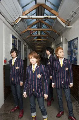 アルバム『ABINGDON ROAD』を発表するabingdon boys school。写真左より柴崎浩（ギター）、西川貴教（ボーカル）、SUNAO（ギター）、岸利至（キーボード＆プログラミング）
