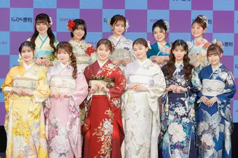 みとゆな「より大人なしぶい『翠』に」　折田涼夏、金子みゆら「振袖TEENS」がランウエーでファンを沸かす