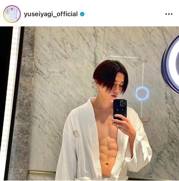 八木勇征 セット 画像・写真 八木勇征、路地裏でのデニムのセットアップ姿に「路地裏に