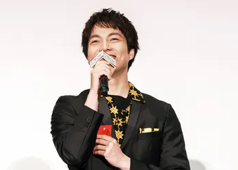 重岡大毅、“フランベ”の撮影で前髪がチリチリに「初めて人に『クッサ！』って言われたんですよ」