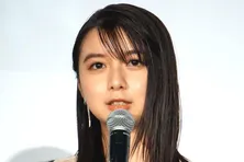 上白石萌歌、自身初の写真展開催に感無量…笑福亭鶴瓶も会場に駆け付け、マブ友・萩原利久から「いいね！」も