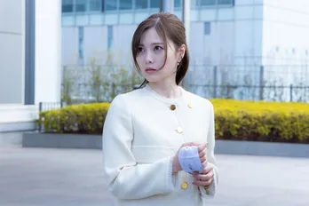 白石麻衣“里夏”、「ふん！」と怒りをあらわにする姿に「ナチュラル最強ヒロイン誕生ですね」の声＜恋する警護24時＞