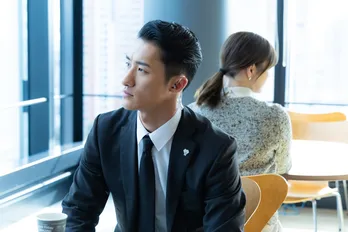 岩本照“辰之助”、白石麻衣“里夏”を同棲しながら24時間警護することに 辰之助の過去も明かされていく<恋する警護24時>