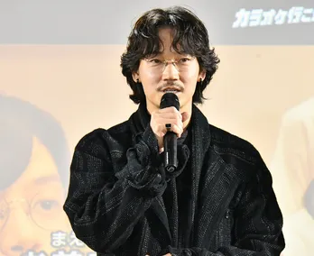 綾野剛、公開記念イベントの“カラオケルームでの開催”に「まさか、カラオケ店で…(笑)」と驚き<カラオケ行こ!>