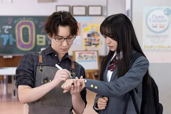 渡辺翔太“田邑”に林芽亜里“弥生”「先生のことが好きなんです」学園ラブストーリーが開幕<先生さようなら>